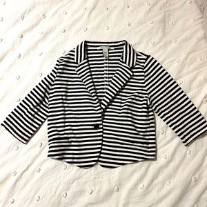 Great Condition Striped Blazer | Size M | American Rag | Cropped w/ 3/4 sleeves